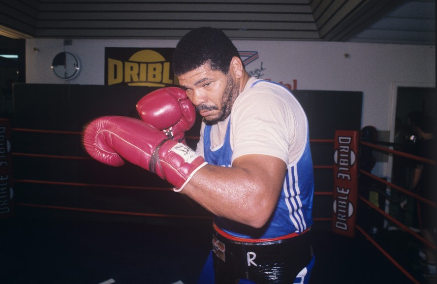 Maguila durante treino de boxe em 1988