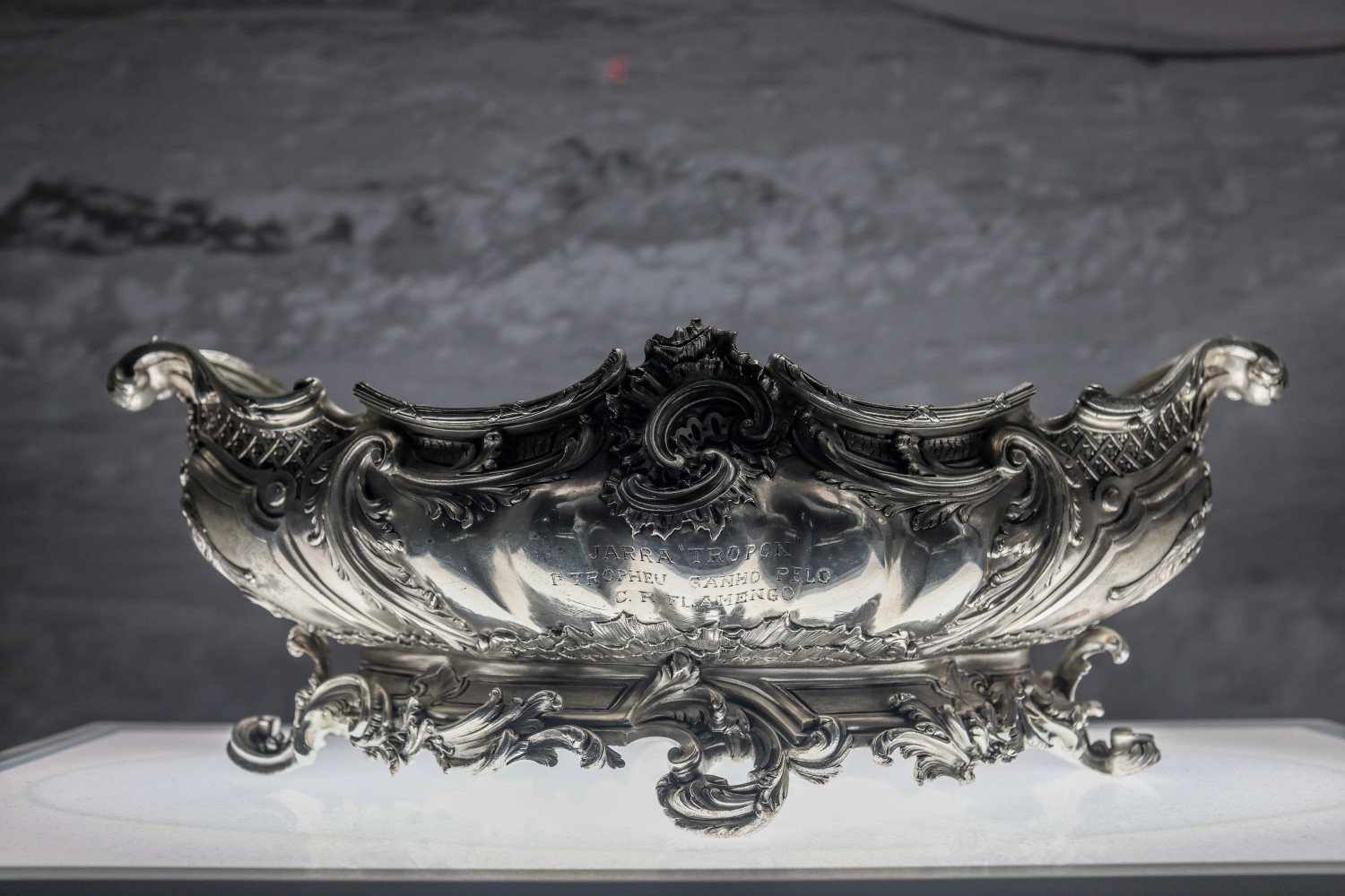 Primeiro troféu: Troféu Tropon (1900)  Foto de Gabriel de Paiva/ Agência O Globo