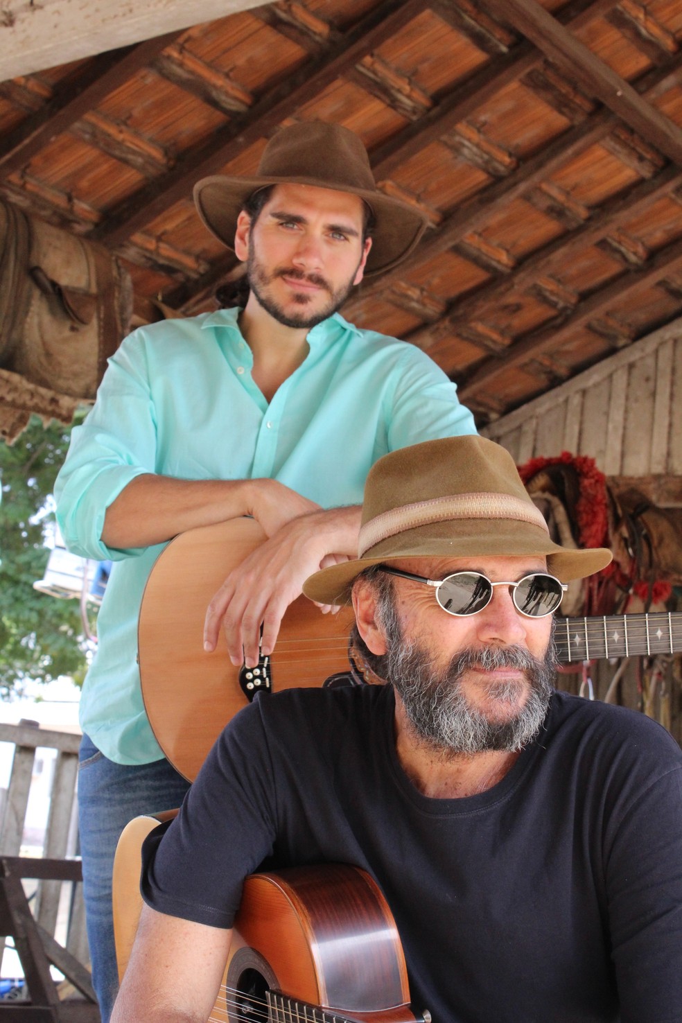Gabriel Sater e o pai Almir Sater são escalados para novela na TV