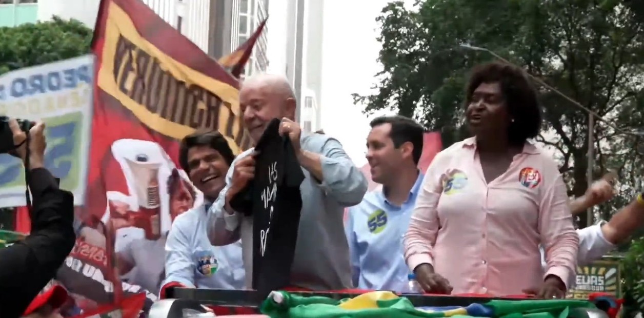 039As Malvinas so argentinas039 Lula mostra camisa | Variedades | QTU Notícias