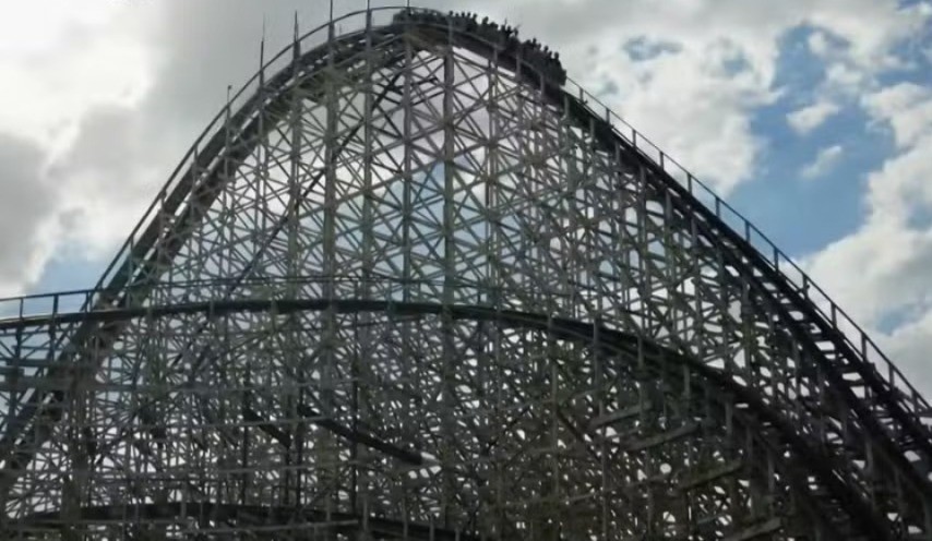 Montanha-russa do Hopi Hari é investigada após jovem sofrer traumatismo cranioencefálico e perder movimentos; entenda o caso