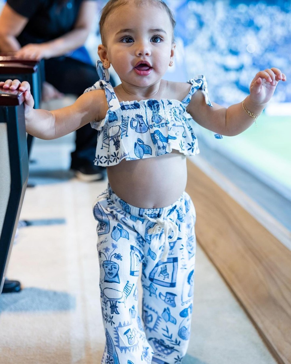 Filha de Neymar e Bruna Biancardi, Mavie roubou a cena com look grifado — Foto: Reprodução Instagram