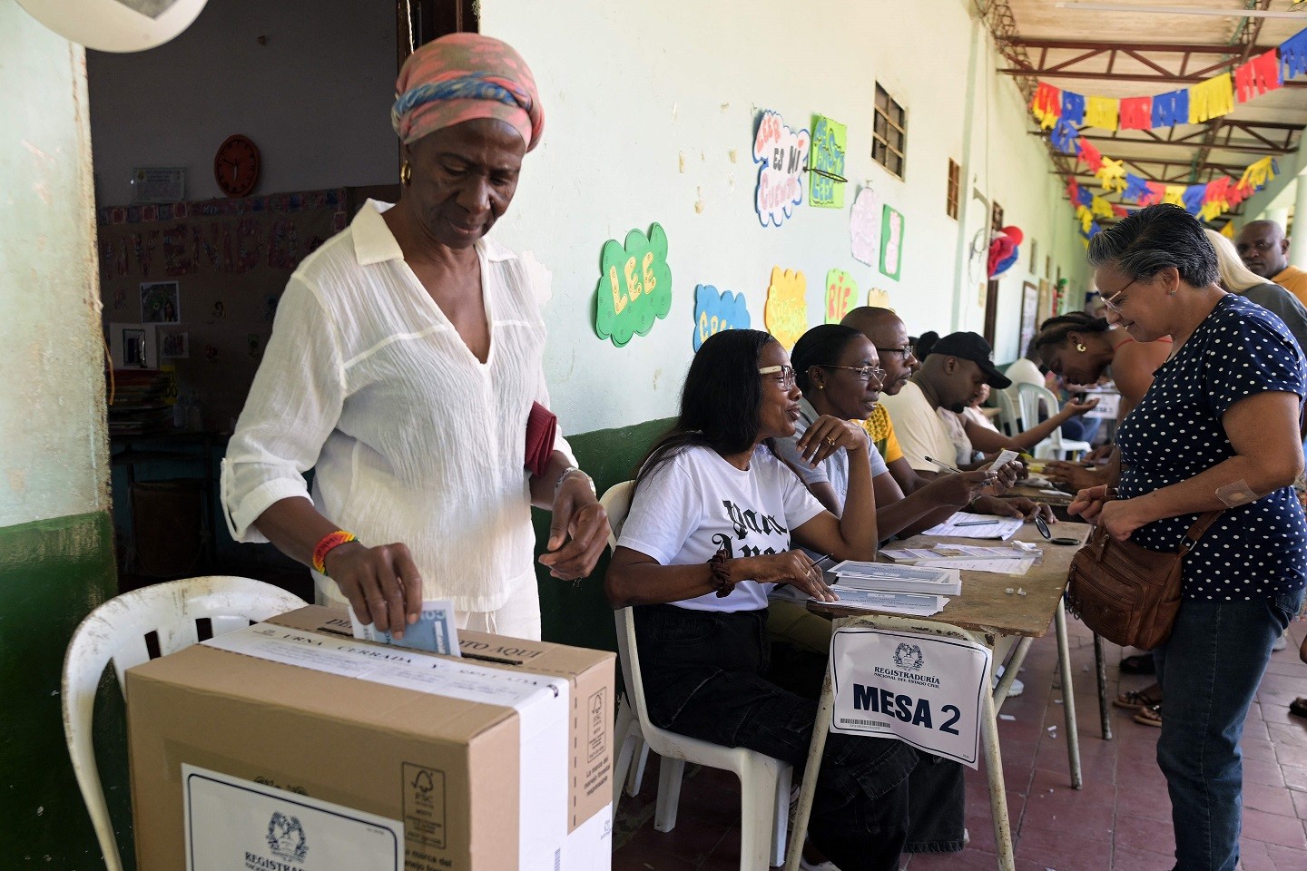 Votação para presidente começa na Colômbia em segundo turno disputado