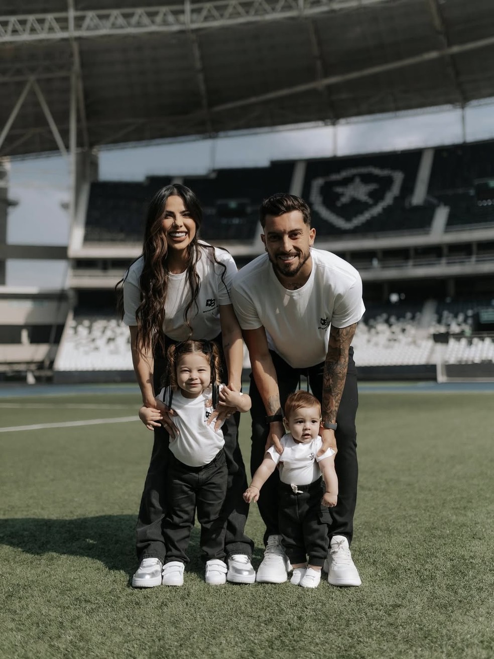 Mãe, influenciadora e cantora: Vitória Telles fala sobre maternidade e parceria com o jogador Alex Telles — Foto: Reprodução Instagram