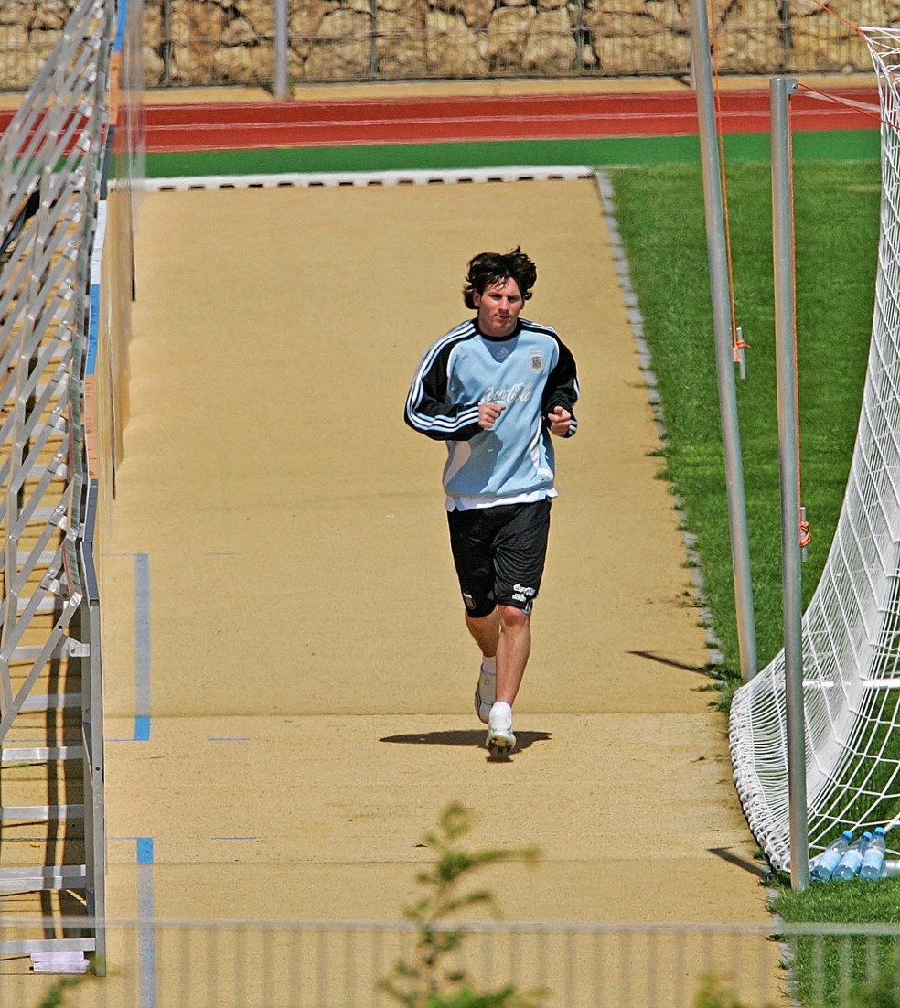 Messi em foto de 2006, durante treinamento da Argentina na Copa do Mundo daquele ano — Foto: Daniel Garcia / AFP