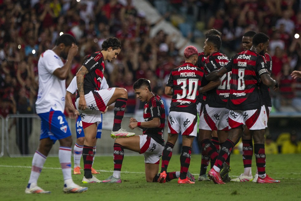 Em grande atuação coletiva, Flamengo goleia Fortaleza por 5 a 0 — Foto: Guito Moreto / Agência O Globo