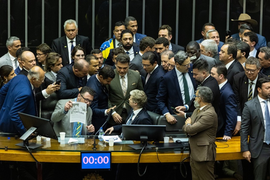 Corregedor da Câmara começa a analisar caso de 14 deputados que fizeram motim e deve se reunir com Motta