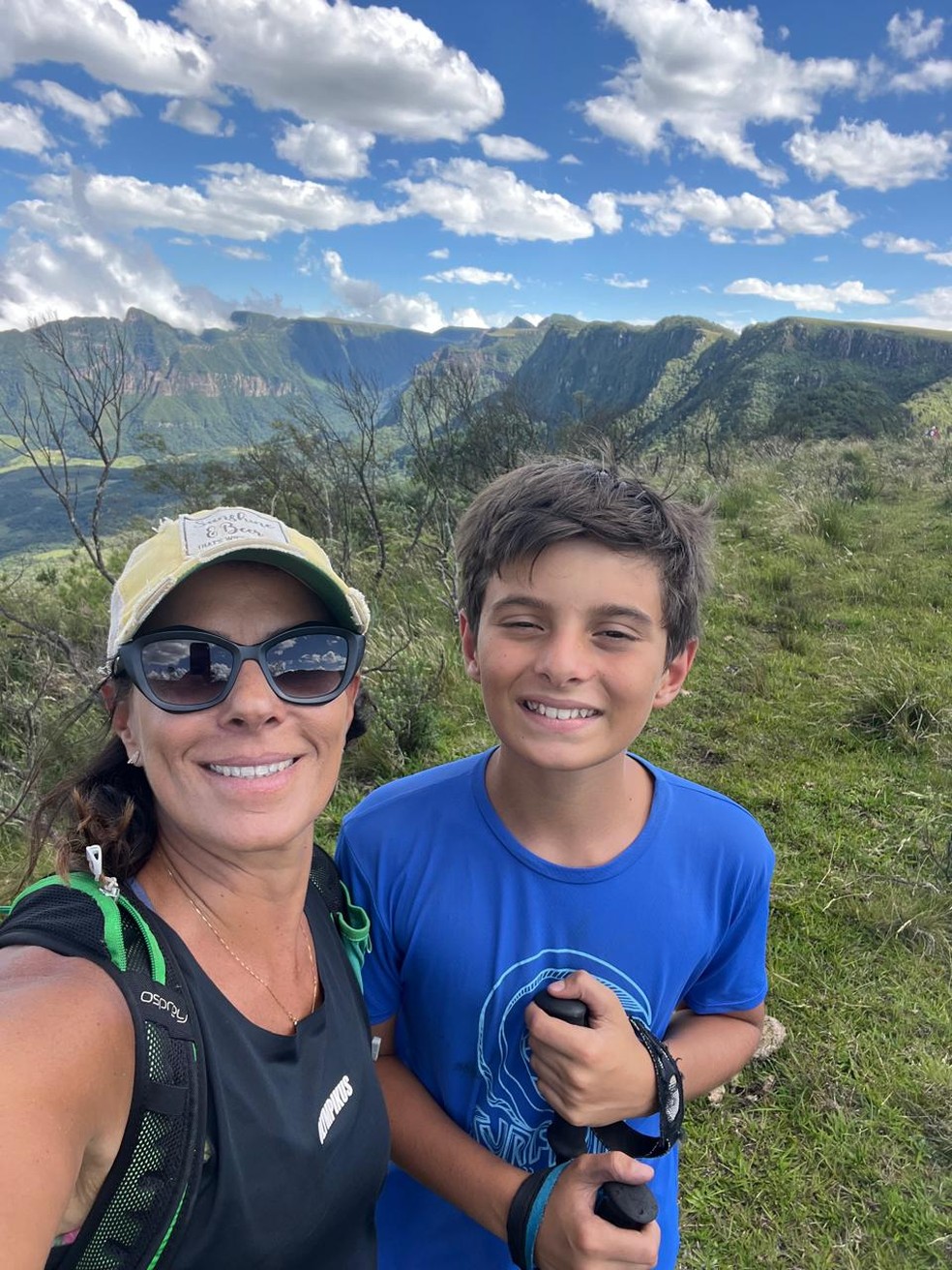 Shubi Guimarães com o filho Antônio na serra catarinense, em janeiro de 2025 — Foto: Arquivo pessoal