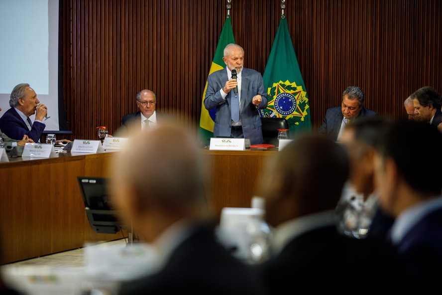 Presidente Lula convoca reunião ministerial para debater tragédia do Rio Grande do Sul