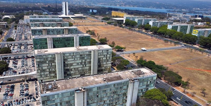 O problema da

dívida pública - QTU Questões do Universo