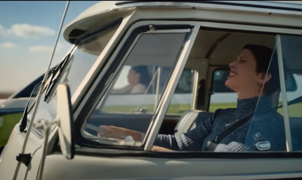 Comerical da Kombi el&eacute;trica, da Volks, com Elis Regina e Maria Rita &mdash; Foto: Reprodu&ccedil;&atilde;o