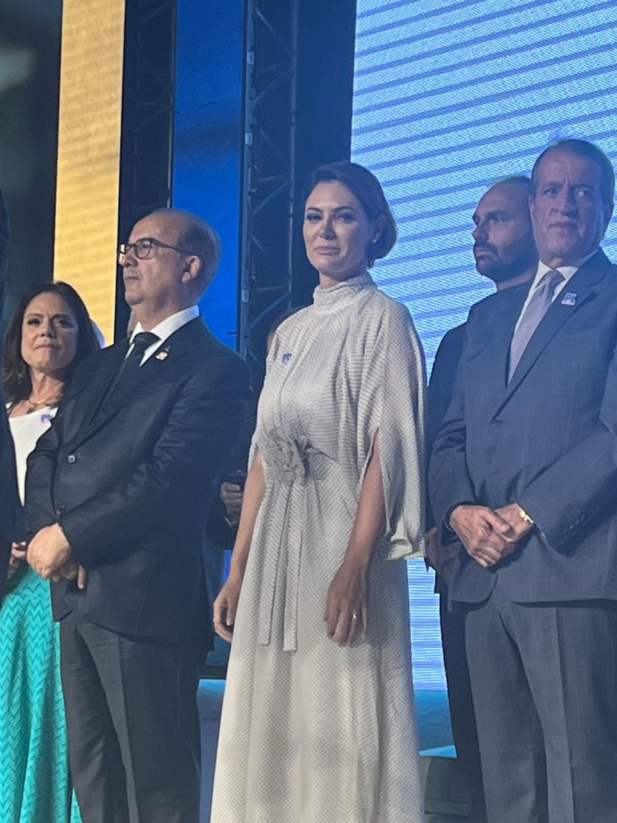 O governador de Santa Catarina, Jorginho Melo, ao lado da ex-primeira-dama, Michelle Bolsonaro e o presidente PL, Valdemar Costa Neto