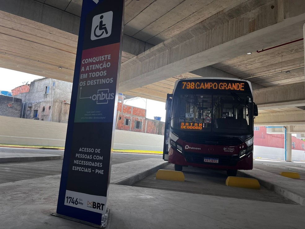 Novas linhas alimentadoras fazem ponto final no Terminal Deodoro — Foto: João Vitor Costa / Agência O Globo