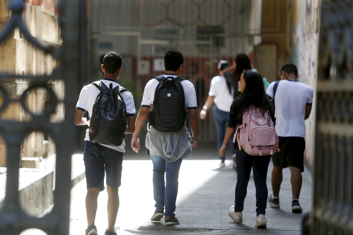 Brasil Avança no IDH: Um Olhar Detalhado Sobre o Crescimento em Renda e Saúde e os Desafios na Educação