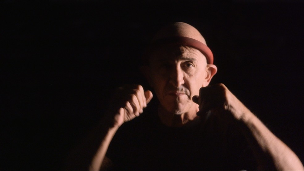 Ator Paulo Tocha, que interpreta o personagem Paco em'O Grand Dragão Branco' — Foto: Divulgação