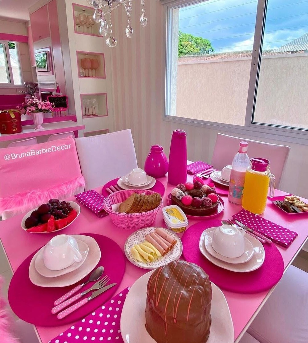 'Barbie' do Paraná cria casa rosa igual à da boneca: 'Decidi ser uma ...