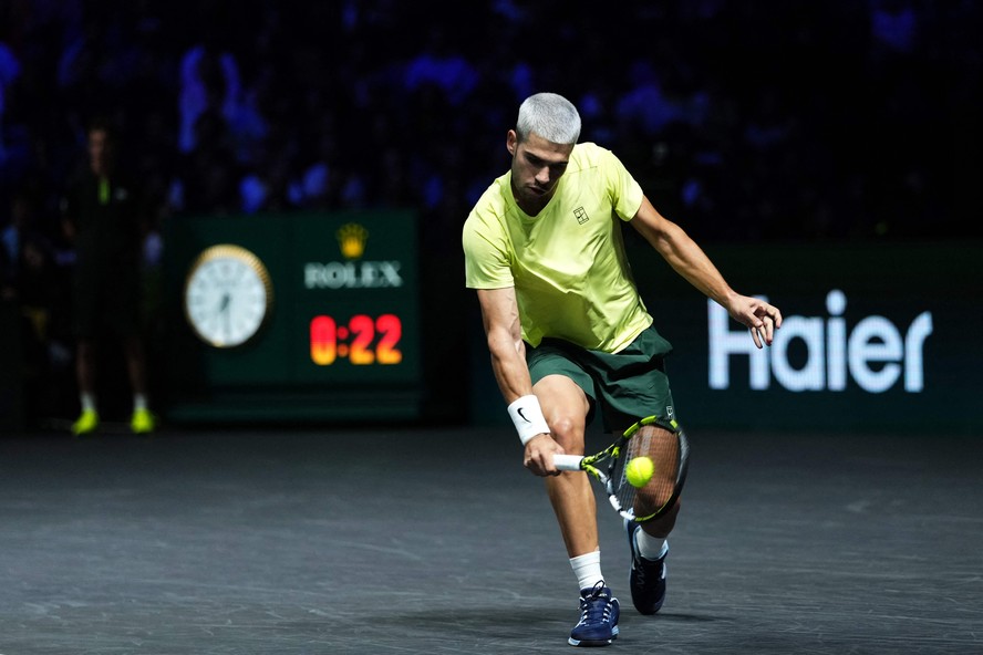 Carlos Alcaraz é eliminado na estreia do Masters 1000 de Paris