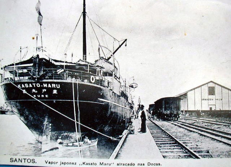 O navio Kasato Maru, primeiro a trazer imigrantes japoneses para o Brasil