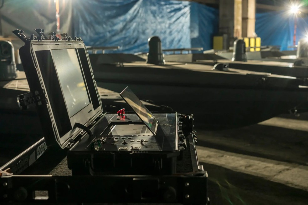 O painel de controle para drones marítimos projetado e operado pelo serviço de inteligência militar da Ucrânia — Foto: Brendan Hoffman / New York Times