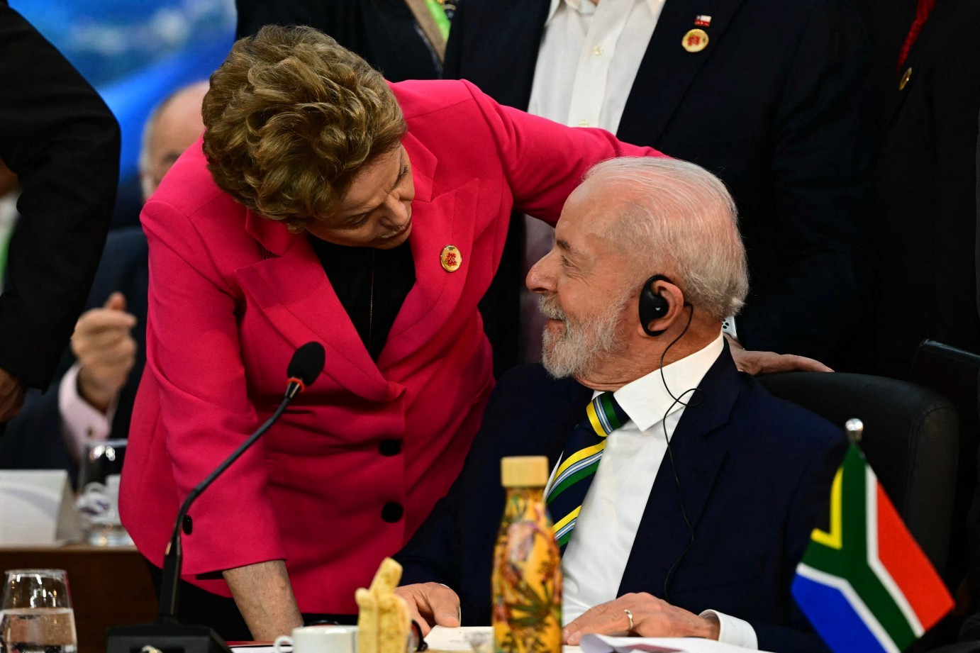 A presidente do banco dos Brics, Dilma Rousseff, também participa da cúpula do G2o, no Brasil — Foto: Pablo PORCIUNCULA / AFP