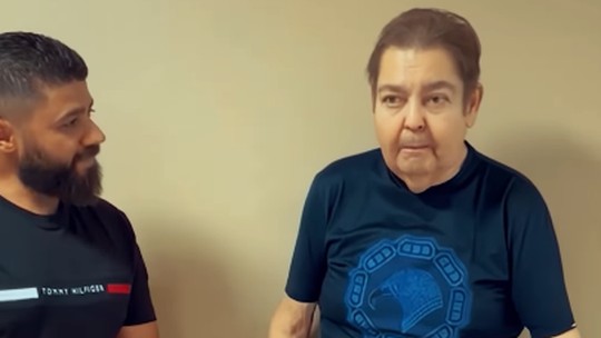 Faustão reaparece nas redes sociais ao lado de novo cachorro: 'Trouxe a raça para o Brasil' Faustão reaparece nas redes sociais ao lado de novo cachorro: 'Trouxe a raça para o Brasil'