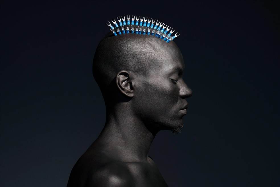 Efeitos visuais e recortes de luz formam imagens em estúdio — Foto: Fernanda Pedroso