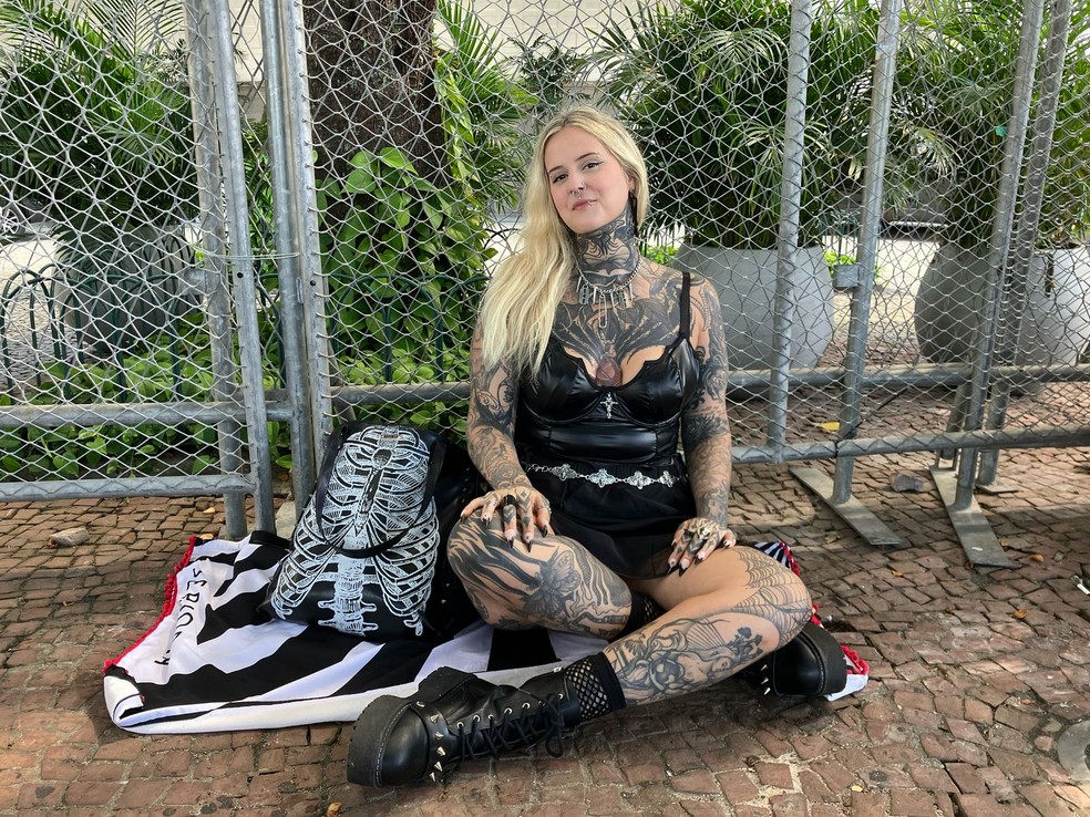 Moradora de Copacabana, a estudante de ciências biológicas Clara Guimarães, de 29 anos, é fã de Lady Gaga — Foto: Alan Souza