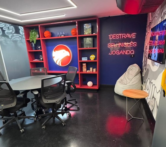 Wizard by Pearson inaugura espaços no Grupo Podpah