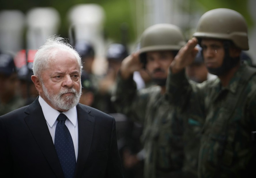 Em Brasília, Lula participa de solenidade com militares