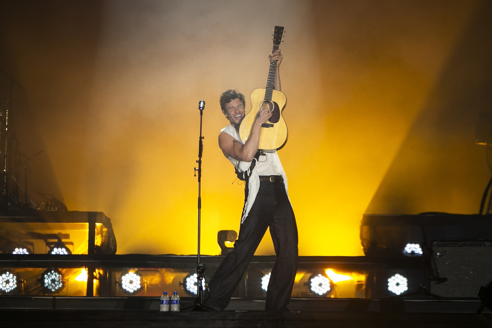 shawn-mendes-faz-a-alegria-de-milhares-de-f-s-emocionadas-com-seu-pop