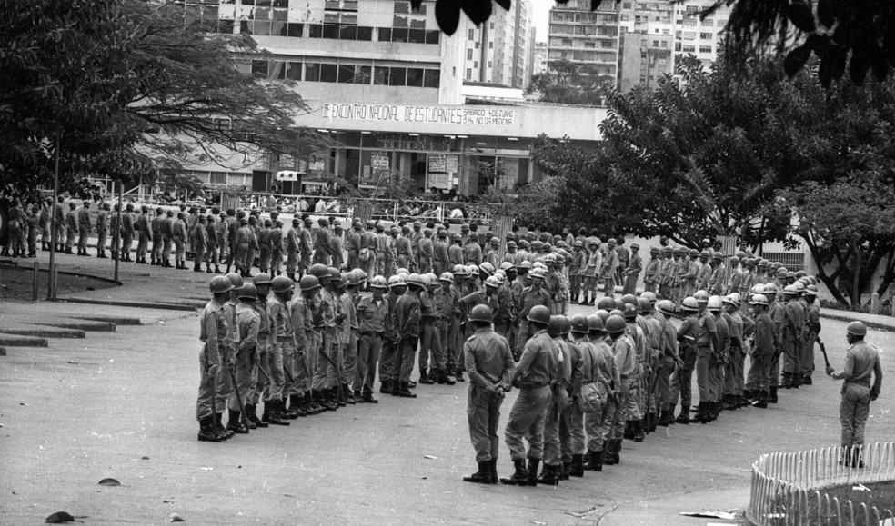 Ocupação policial na UFMG para reprimir encontro de estudantes — Foto: Arquivo/Agência O GLOBO