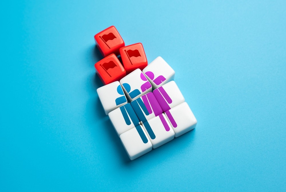 Saiba quais são os nove tipos de 'red flags' em relacionamentos amorosos