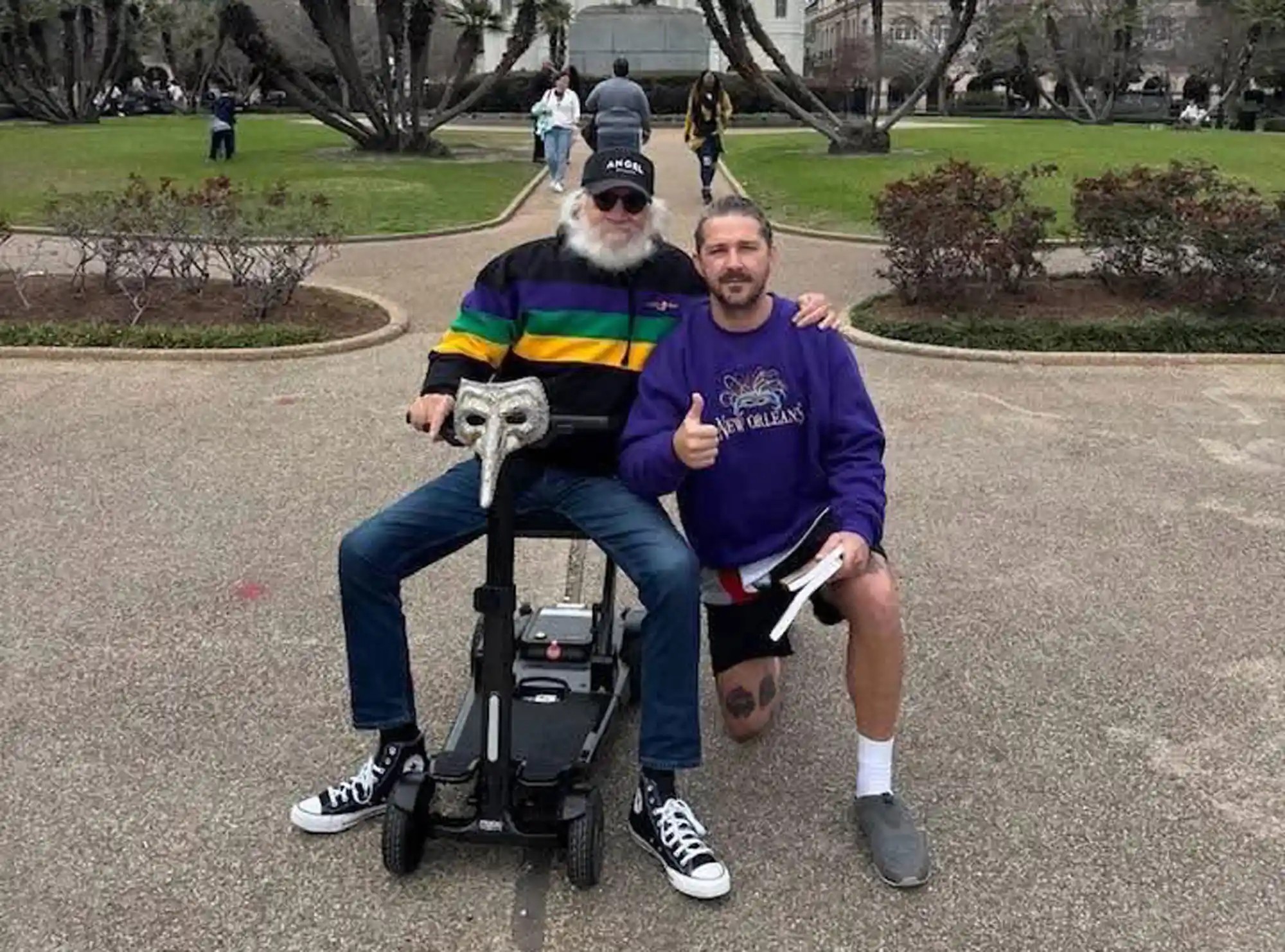 Pai de Shia LaBeouf era expulso de sets por assédio, diz ator