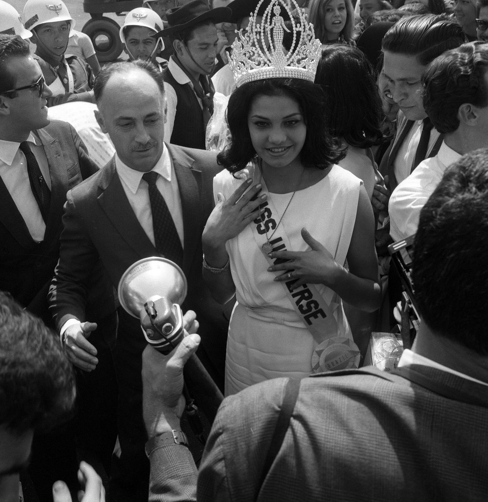 Arrival of Ieda Maria Vargas in Brasilia, after winning the title of Miss Universe — Photo: Arquivo O GLOBO