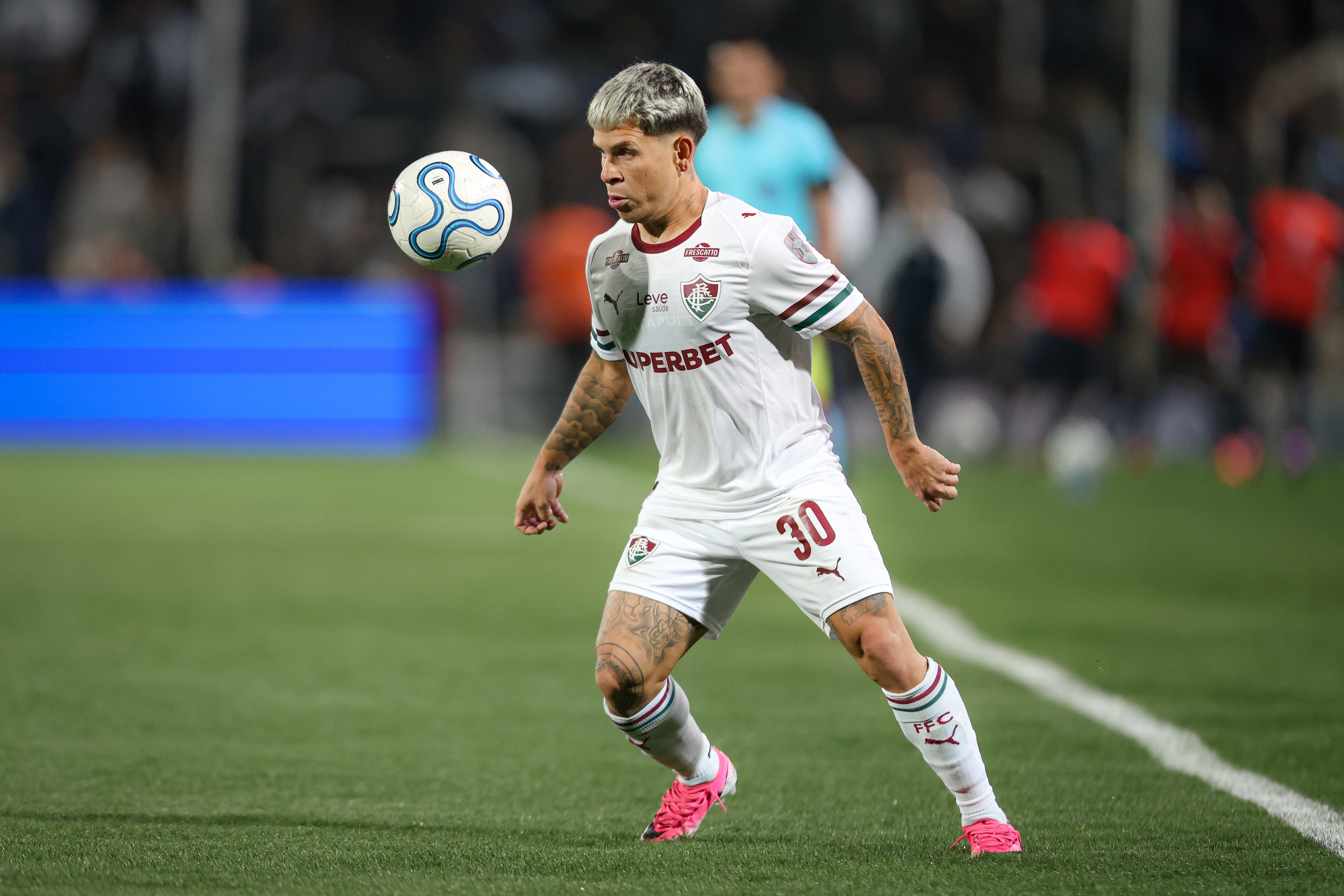Soteldo aproveita fase ruim de Savarino para se tornar a válvula de escape no ataque do Fluminense - QTU Questões do Universo