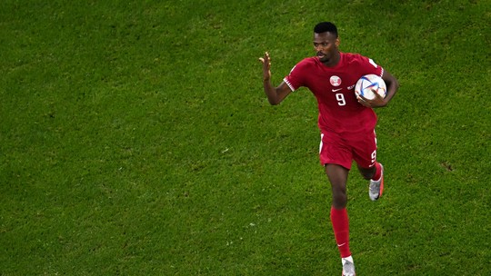 Copa do Mundo: Conheça o atacante naturalizado que marcou o primeiro gol do Catar no Mundial