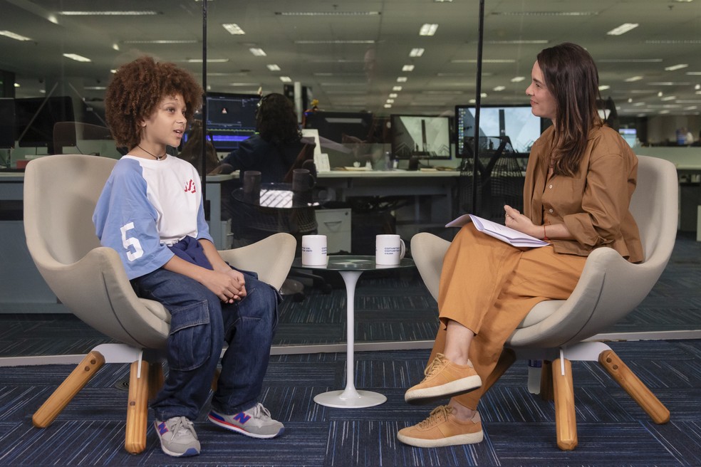 Antonio Caramelo conversa com a jornalista Maria Fortuna, no jornal O GLOBO — Foto: Leo Martins