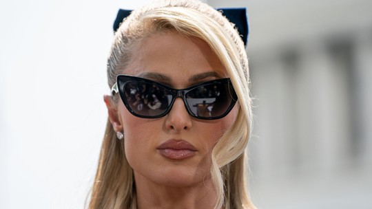 X, ex-Twitter, assina contrato inédito com Paris Hilton para tentar reanimar a rede social