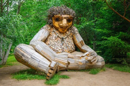 Rock the Mountain terá troll gigante de madeira criado por artista dinamarquês