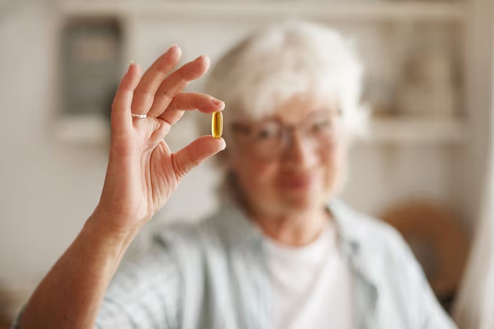  A vitamina D3 &eacute; produzida naturalmente pelo corpo a partir da exposi&ccedil;&atilde;o &agrave; luz solar e, segundo os autores, &eacute; usada de forma mais eficiente para aumentar os n&iacute;veis gerais de vitamina D &mdash; Foto: Freepik