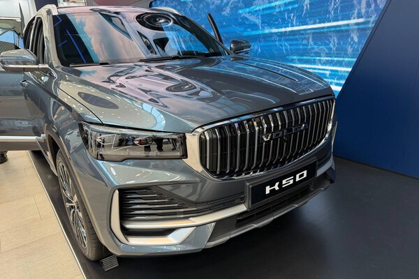 Carro de luxo russo renasce com tração nas quatro 