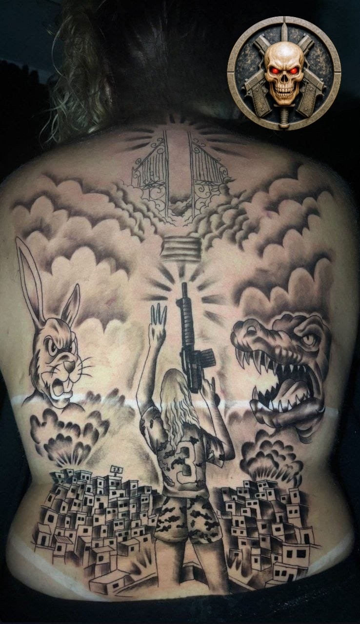 Diaba Loira tinha tatuagem gigante nas costas em reverência aos traficantes Lacoste e Coelhão, alvos da operação desta terça-feira