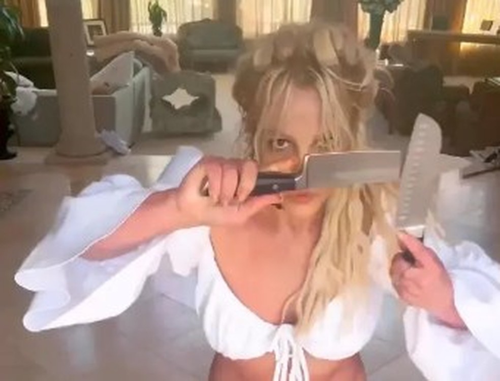 Britney e as facas — Foto: Reprodução