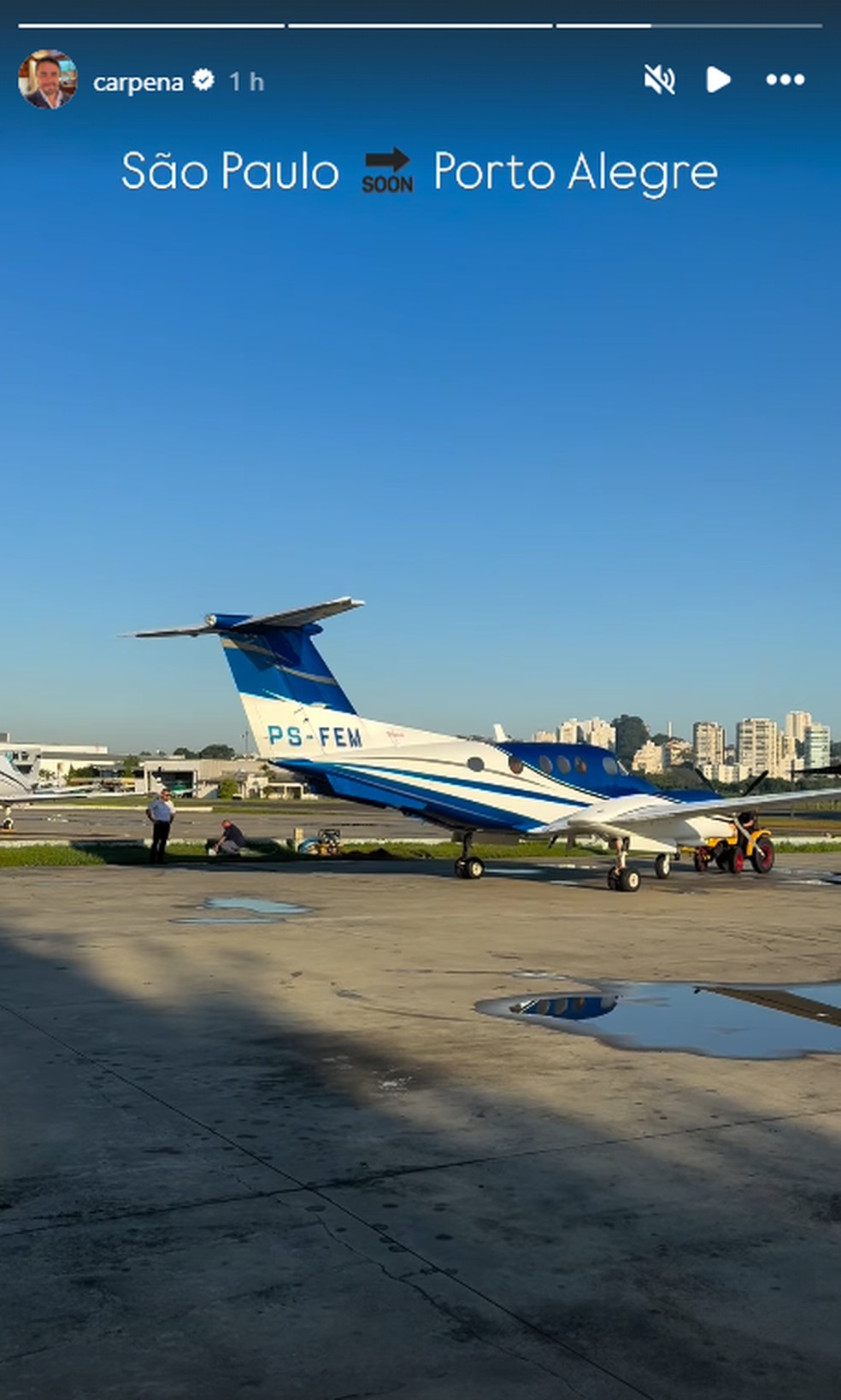 Post feito por Márcio Capena, dono da aeronave que caiu em Barra Funda na manhã desta quinta-feira — Foto: Reprodução/Redes sociais