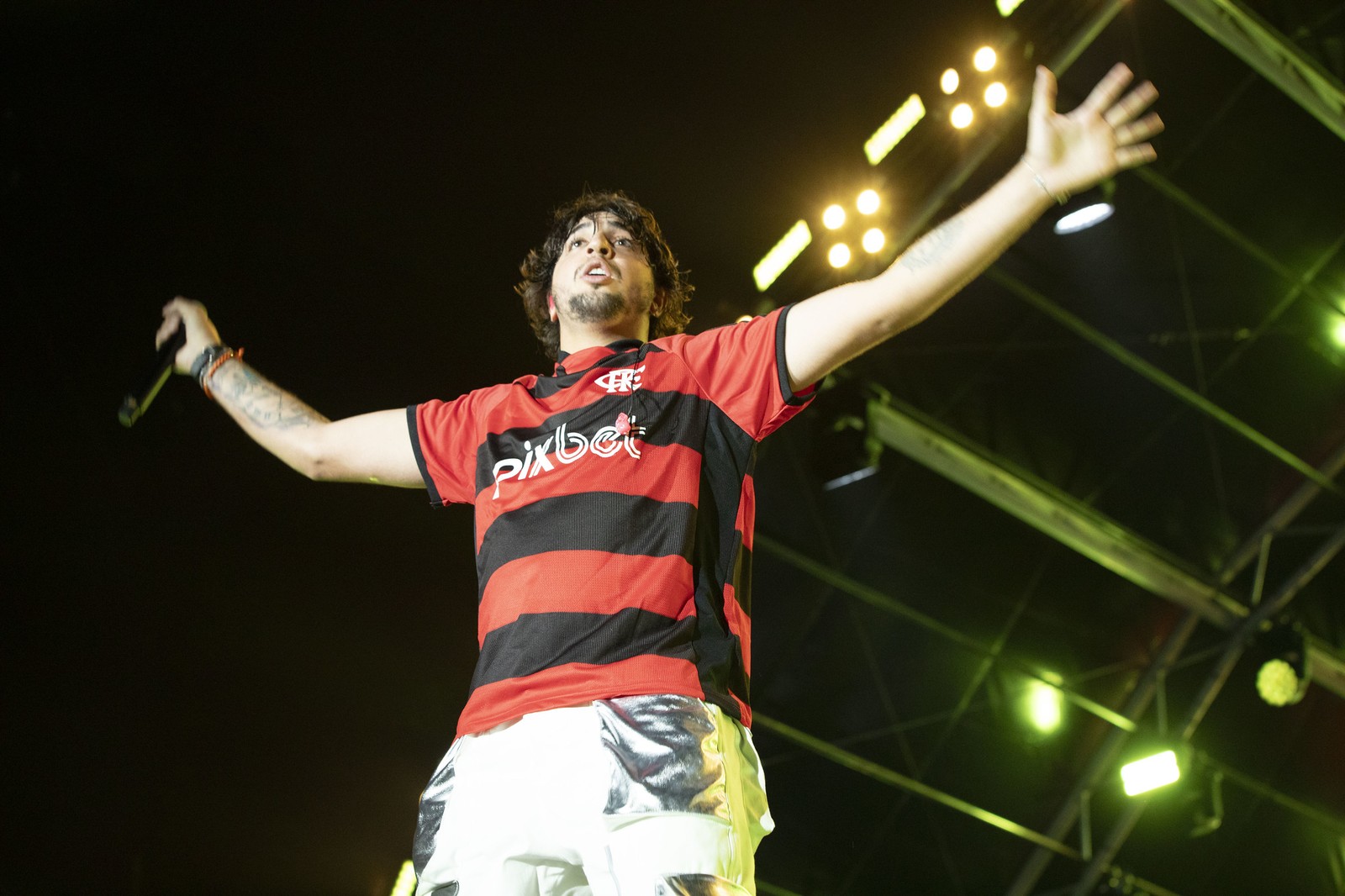 Nattan cantou no palco de Copacabana no réveillon com a camisa do Flamengo - Alexandre Macieira / Riotur