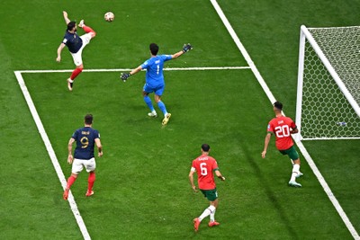 Copa 2022: Giroud compensa Mbappé e sai da sombra de Benzema