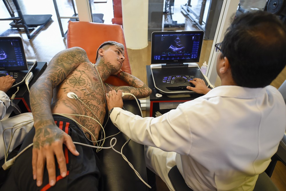 Pulgar passa por exames médicos no Ninho do Urubu: a última década tem sido de aprimoramento da estrutura e dos processos no CT do Flamengo — Foto: Flamengo/Divulgação