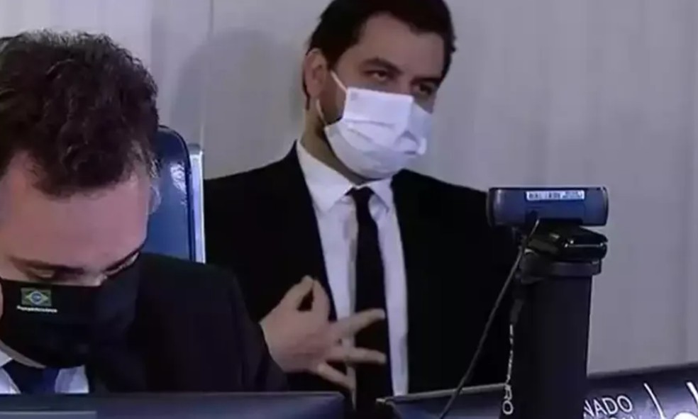 Então assessor da Presidência, Filipe Martins foi gravado durante sessão do Senado — Foto: Reprodução