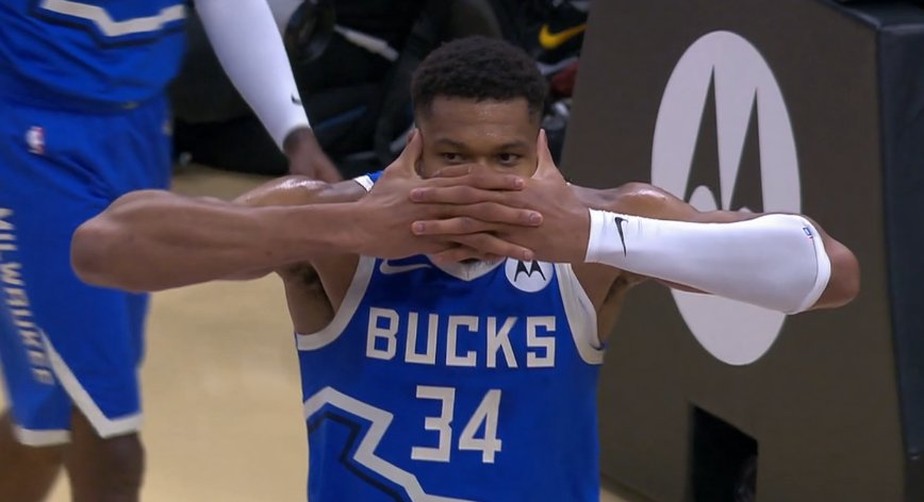 Giannis Antetokounmpo imita comemoração de Viktor Gyökeres após
