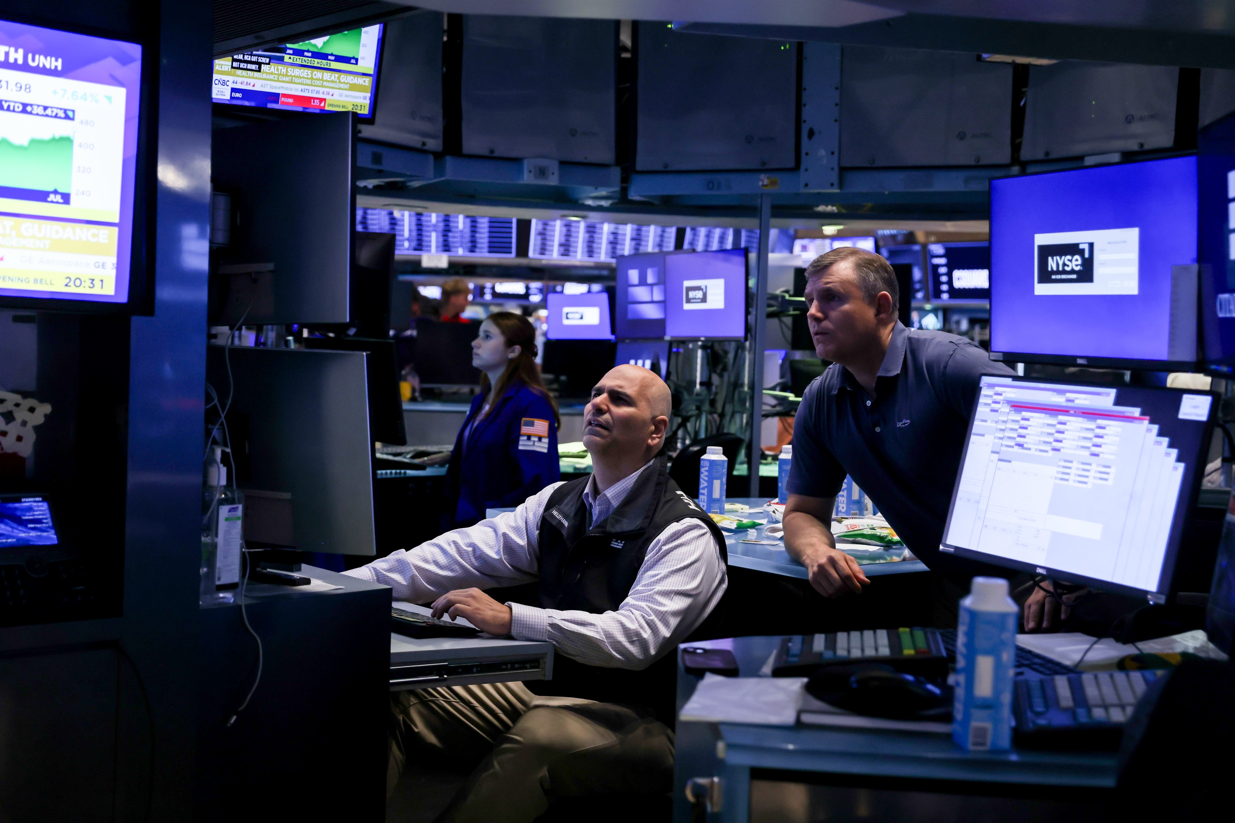 'Sete Magníficas' perdem US$ 767 bilhões com investidores céticos sobre IA vendendo ações de tecnologia